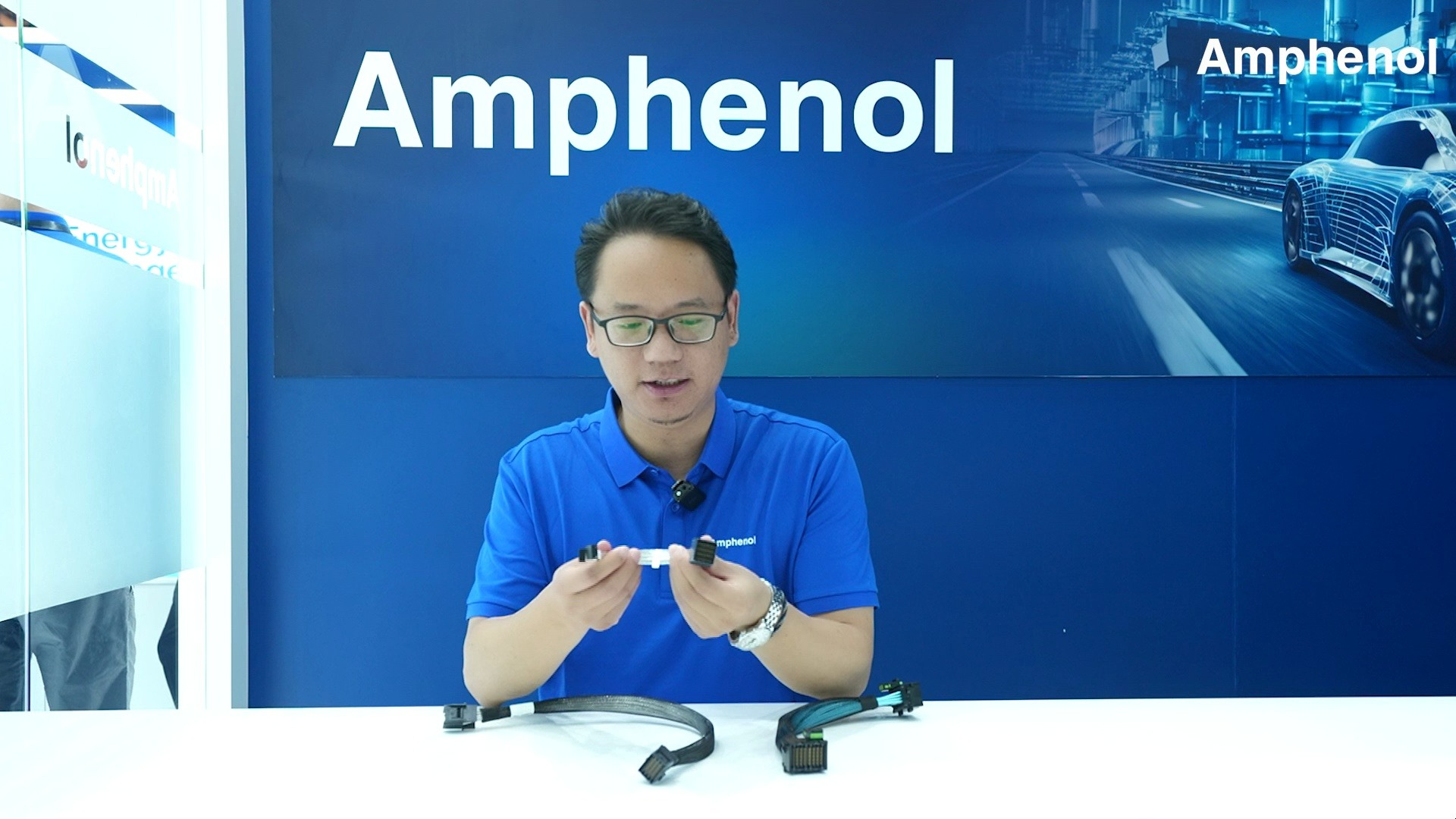 Amphenol 电缆连接器：为AI和超算领域提供高性能解决方案